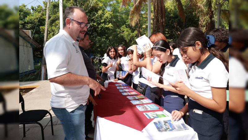 Caravana del Ijumich beneficia a más de mil 300 jóvenes en Apatzingán