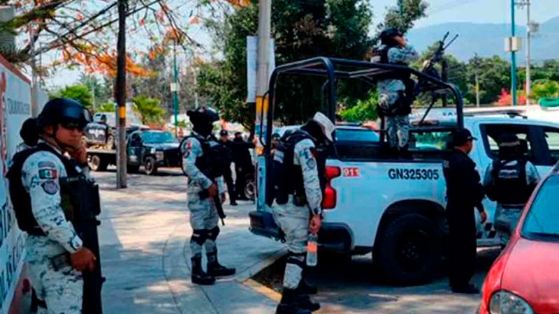 Joven ingresa al plantel un arma de fuego y amenaza a un compañero, en Guerrero 