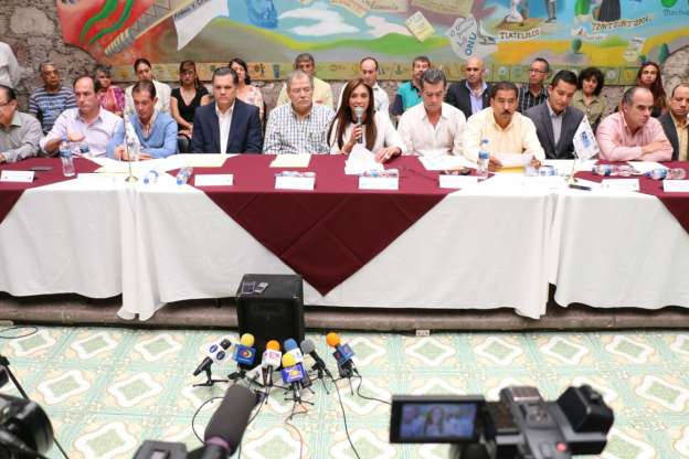 Empresarios  se pronuncian contra la CNTE - Foto 1 