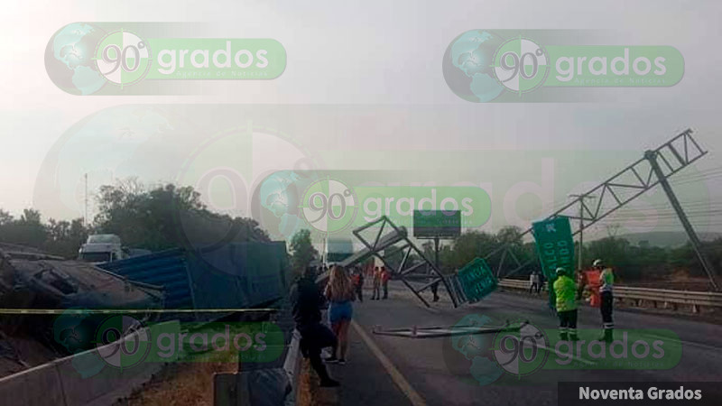 Muere trailero en la autopista federal 57 México- Querétaro 