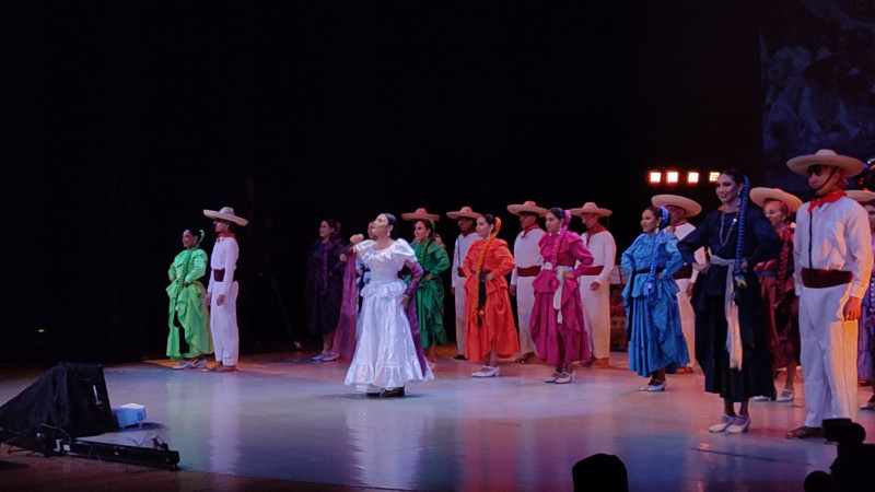 Rocío Vega presenta "Mi lindo Michoacán" en el Teatro Morelos 