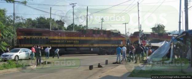 Michoacán: Maestra se toma una selfie; el tren la arrolla 