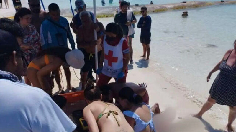 Muere turista argentino mientras nadaba en el mar en Islas Mujeres 
