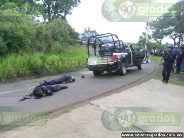 Emboscan a policías en Ziracuaretiro, Michoacán: hay dos muertos y tres heridos  - Foto 0 