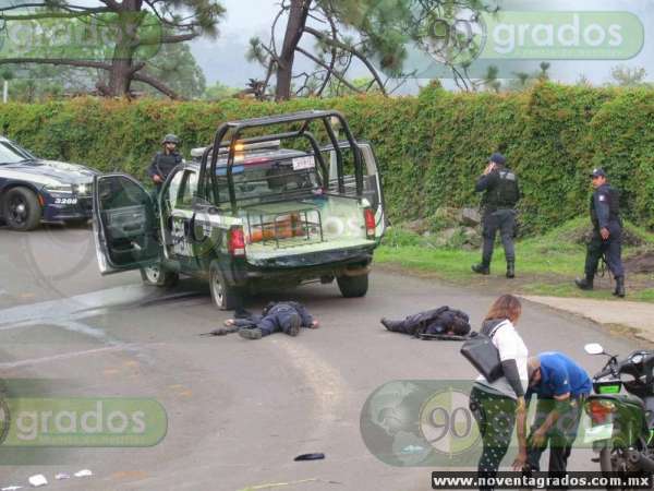 Emboscan a policías en Ziracuaretiro, Michoacán: hay dos muertos y tres heridos  - Foto 1 
