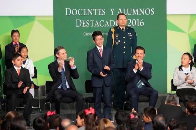 Es la educación el arma más poderosa para cambiar a México: Aurelio Nuño - Foto 1 