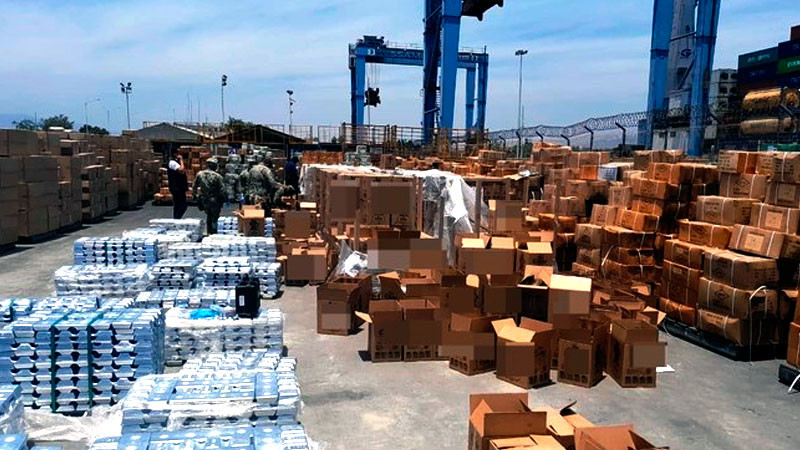 Aseguran más de 8 mil kg de metanfetamina, dentro de botellas de tequila, en puerto de Manzanillo 