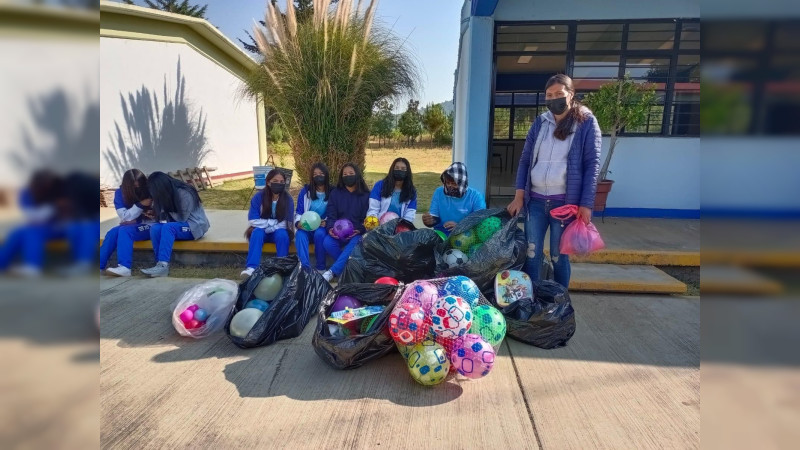 Invita Colegio de Bachilleres a participar en el Juguetón Cobaem 2023