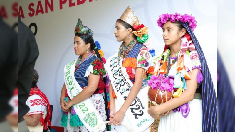 Entregan a San Pedro nombramiento como Barrio Mágico de Uruapan