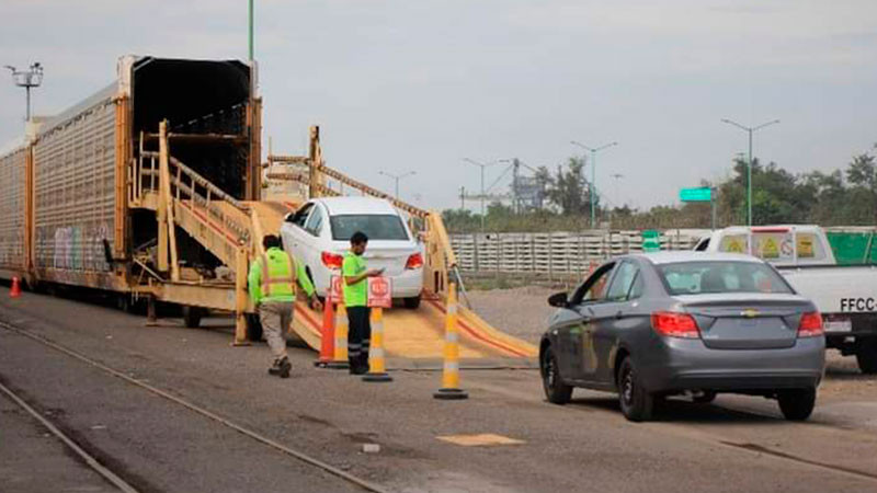 El puerto de Lázaro Cárdenas reporta un crecimiento del 35 % en carga automotriz 
