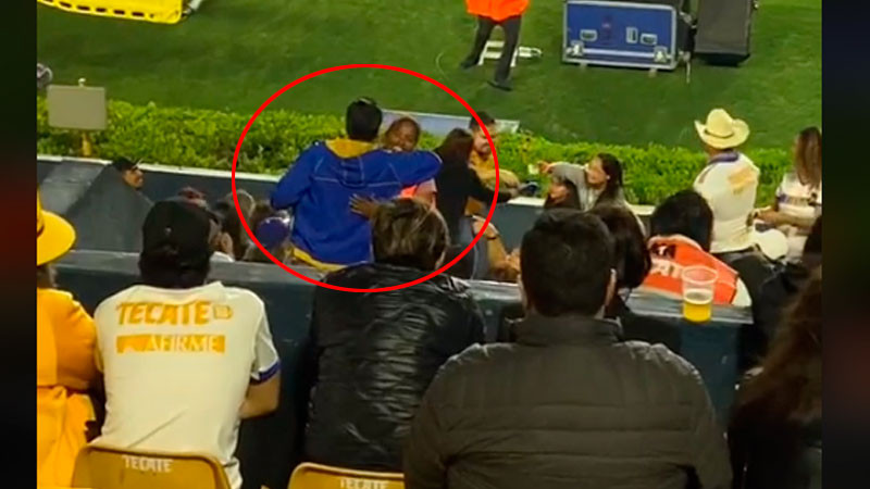 Afición del Tigres arma colecta en pleno partido para vendedora de cervezas; era su cumpleaños 