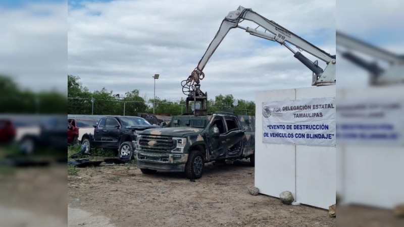 Destruyen 9 camiones monstruo en Tamaulipas 