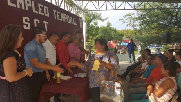 Habitantes de las Colonias Cenobio Moreno acceden al PET 2016 