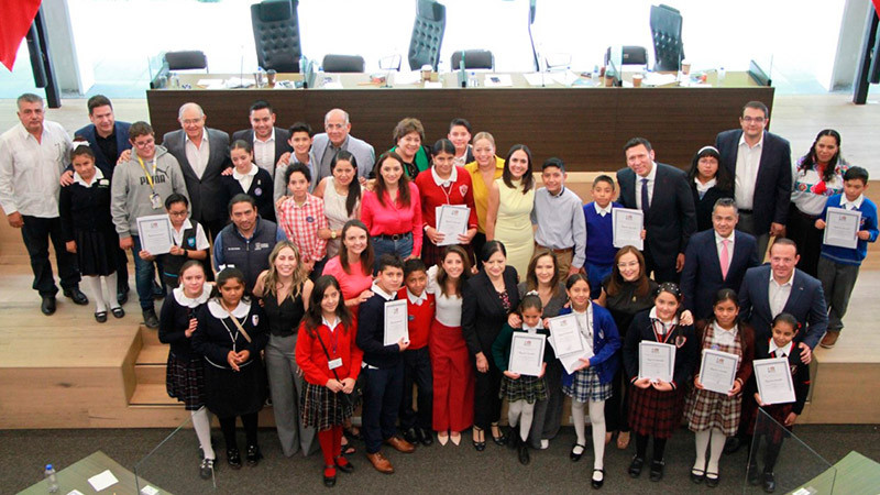 Piden alimentación nutritiva en Parlamento Infantil, en Querétaro 