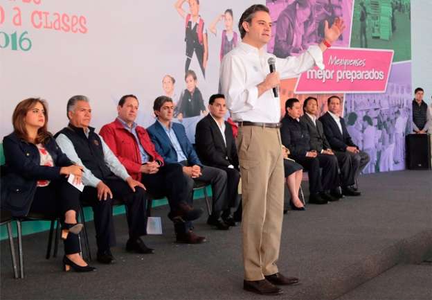 Llama Secretario de Educación a denunciar a quien quiera cobrar libros de texto - Foto 0 