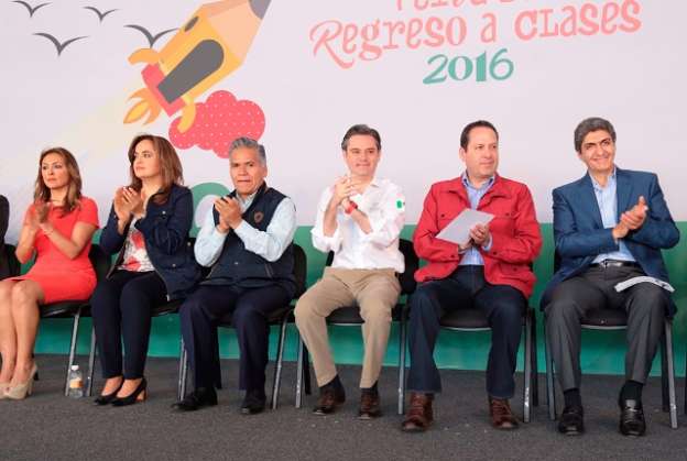 Llama Secretario de Educación a denunciar a quien quiera cobrar libros de texto - Foto 1 