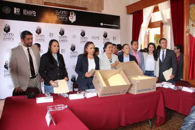 Diputados michoacanos seleccionan a los 40 jóvenes del Parlamento Juvenil 2016 - Foto 0 