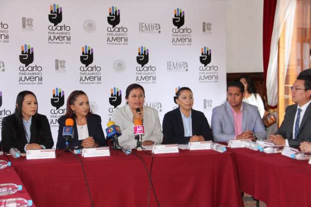Diputados michoacanos seleccionan a los 40 jóvenes del Parlamento Juvenil 2016 - Foto 1 