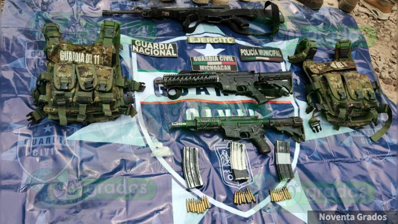 Detienen en Uruapan, Michoacán a tres sujetos con armas de fuego y drogas 
