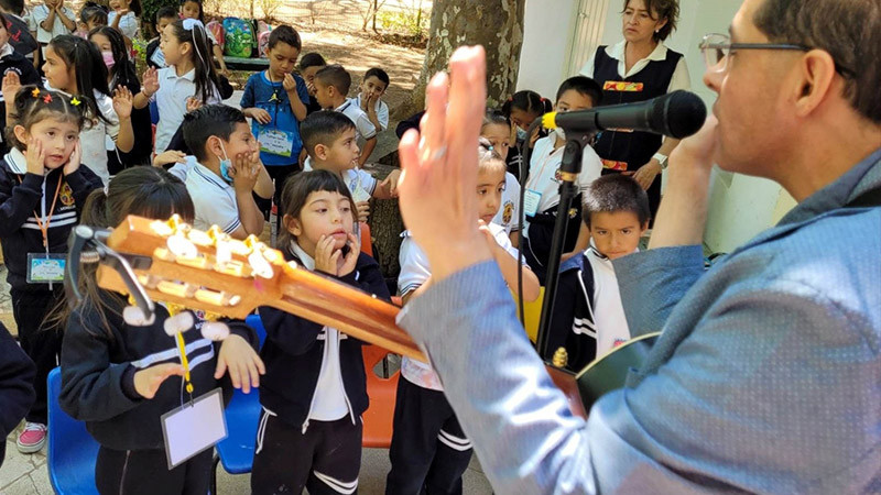 El tenor Chávez Urbina abrió exitosamente el Festival Artístico de la Bibliotequita del Bosque 