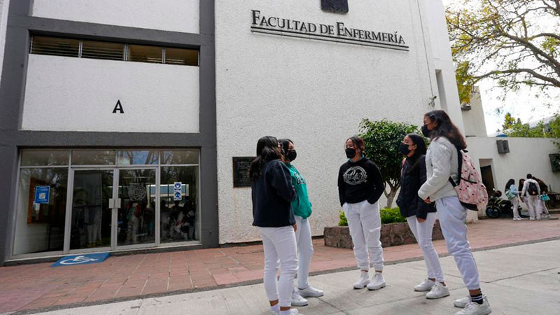 Las y los egresados de la Facultad de Enfermería hacen fuerte el Sistema de Salud en MichoacáN