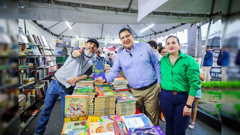 Inaugura Nacho Campos la XXII Feria Internacional del Libro de Uruapan