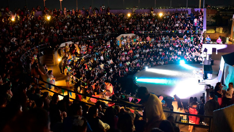Más de mil personas disfrutaron del espectáculo de títeres de Cri-Cri, en el Colegio de Morelia 