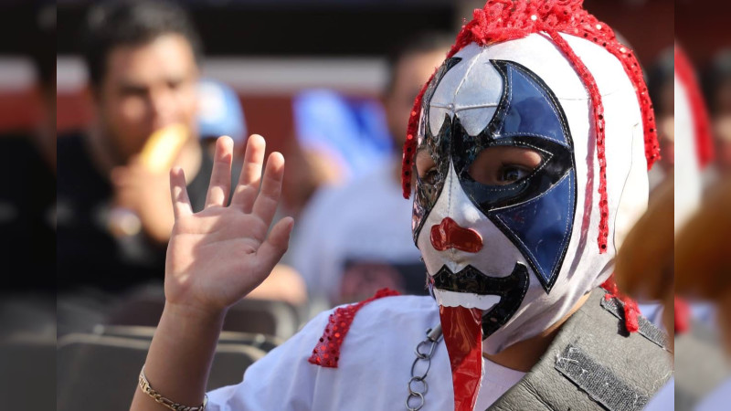 Espectacular lucha libre con causa en Merzamanía Uruapan 