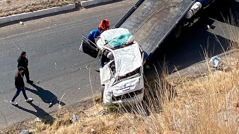Cae de puente vehicular y pierde la vida, en el libramiento norponiente en Querétaro 