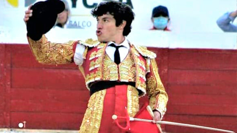 Destaca Fonseca con pecho y cara ante los pitones del de Araúz 