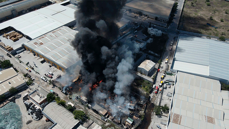 Se incendia recicladora de químicos en Apodaca, Nuevo León 