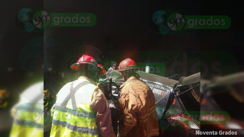 Vuelca con su vehículo en Zamora, Michoacán, resultó herida
