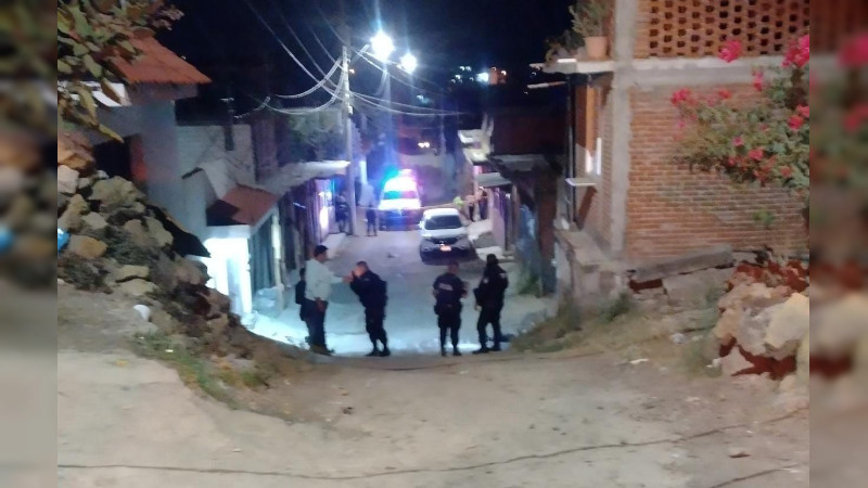 Asesinan a balazos a joven, en la colonia El Pinal en Uruapan, Michoacán 