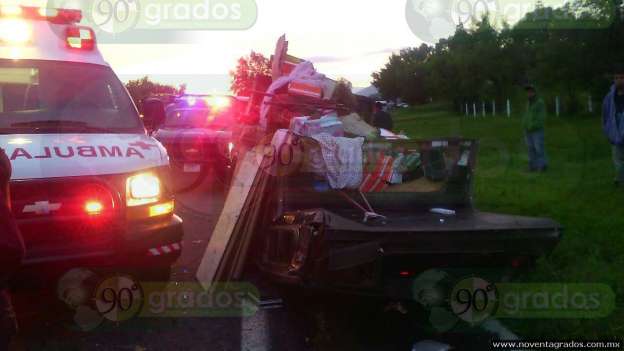 Carambola deja tres lesionadas sobre la carretera en Michoacán - Foto 2 
