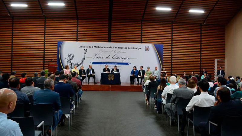  Rectora de la UMSNH entrega la Presea "Vasco de Quiroga" 