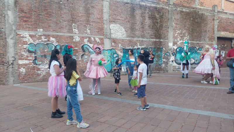 Sin prejuicios ni tabúes, infancias disfrutan del Día del Niño con Drags Queen