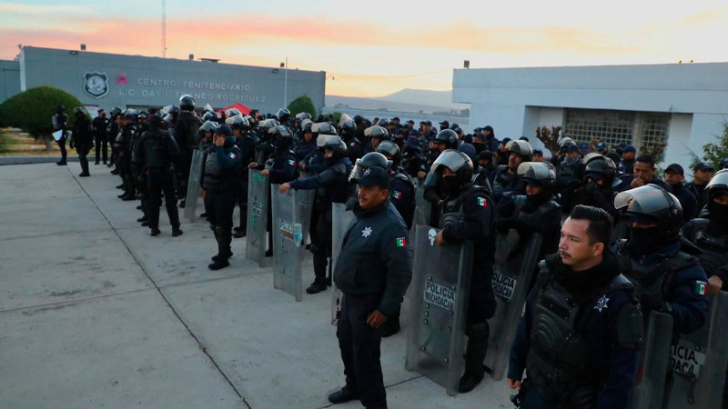 Realizan revisión en penales de Charo, Michoacán
