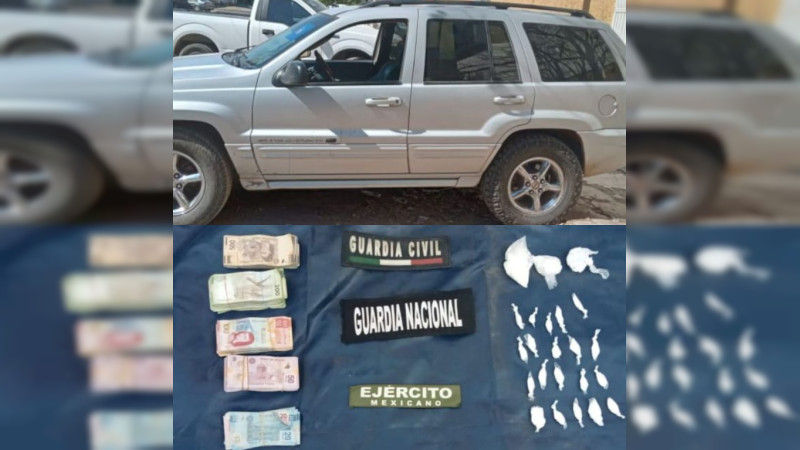 Golpe a la nómina del crimen organizado en Aguililla: Aseguran 125 mil pesos en efectivo, droga y camioneta robada 
