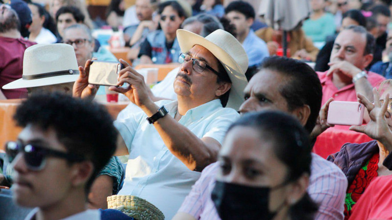 Rocío Vega deleita con música regional en el Festival Michoacán de Origen, en Morelia