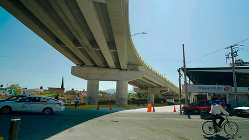 Detenida obra de puente peatonal en Siervo de la Nación, por permisos de la SCT 
