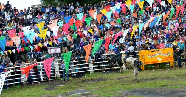 Fiesta jaripeyera y música de Felinos en Nurío - Foto 2 