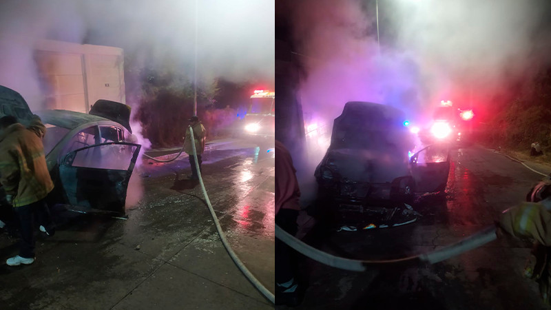 Se incendia vehículo en Zitácuaro, Michoacán; fue perdida total 