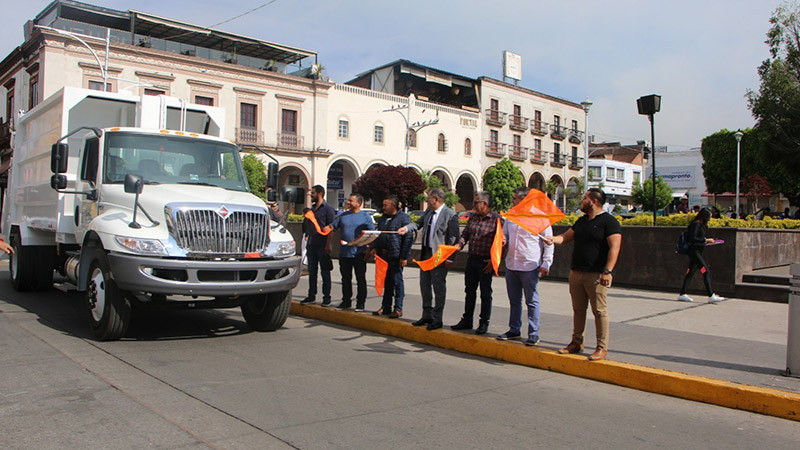 Presidente municipal de Ciudad Hidalgo entrega camiones recolectores de basura a la Dirección de Servicios Públicos Municipales