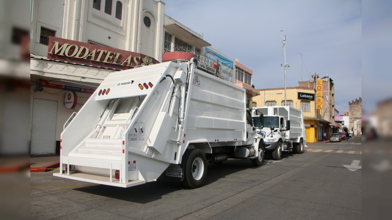 Presidente municipal de Ciudad Hidalgo entrega camiones recolectores de basura a la Dirección de Servicios Públicos Municipales