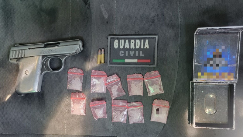 En Morelia, Michoacán detienen a dos con un arma de fuego y varias dosis de droga 