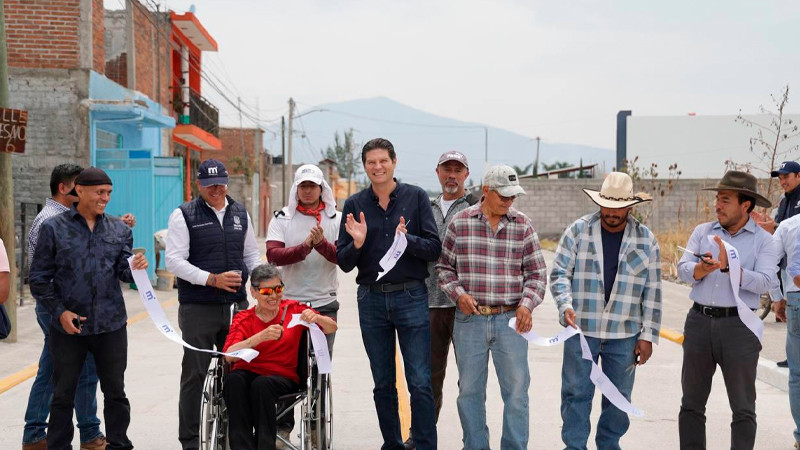 Agradecen vecinos obras de pavimentación del Gobierno Municipal al Poniente de Morelia