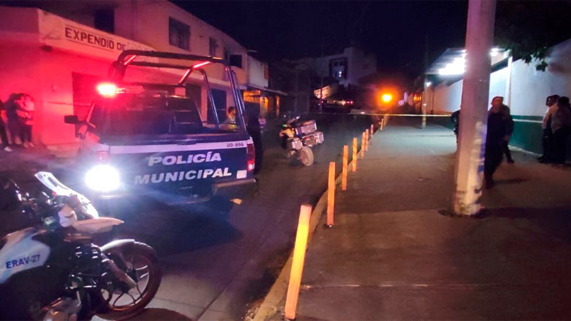 Asesinan a un hombre afuera de la ESFU 3 en Uruapan 