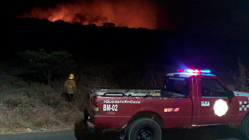 Trabajan en coordinación PC y bomberos de Tarímbaro, por incendio en Cañada de la Magdalena