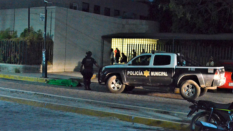 Hombre pierde la vida afuera de la clínica 9 del IMSS en Carrillo, Querétaro 