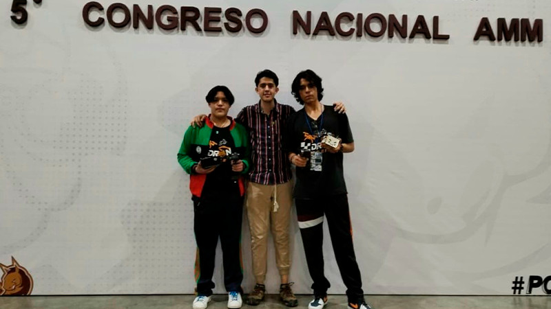 Estudiantes del Cecytem ganan oro en congreso nacional de robótica 